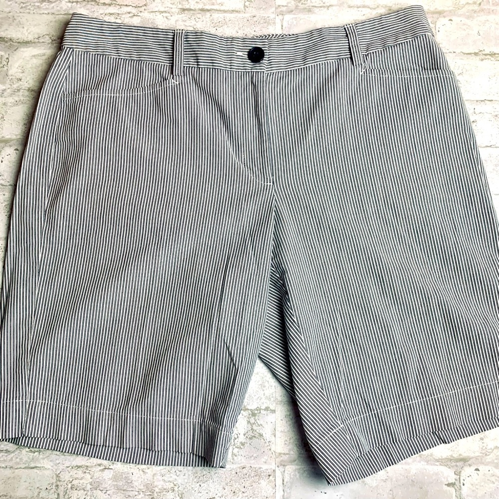 Lands End Chino Shorts Grey White Striped Seersucker Fit 2 EUC 10